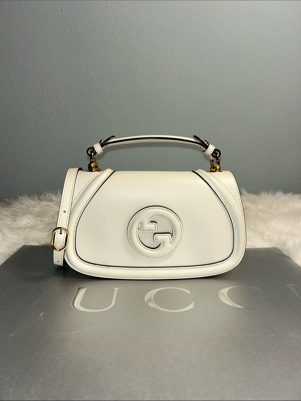 Gucci Off White Leather Shoulder Bag with Top Handle and Gold Hardware - New